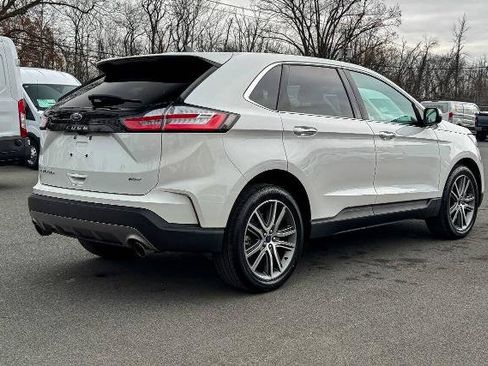 Certified 2022 Ford Edge Titanium AWD/4WD image 3