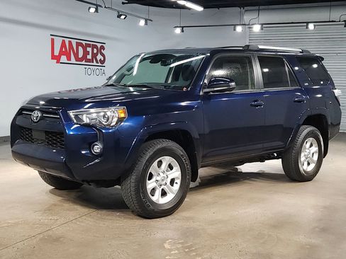 Used 2024 Toyota 4Runner SR5 AWD/4WD image 3