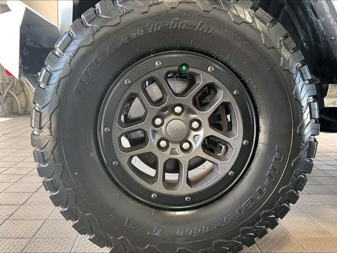 Used 2023 Jeep Wrangler Unlimited Rubicon w/ Xtreme 35 Tire Package AWD/4WD image 30