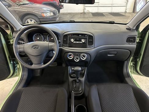 Used 2010 Hyundai Accent GS image 18