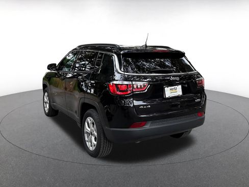 Used 2025 Jeep Compass Latitude AWD/4WD image 5