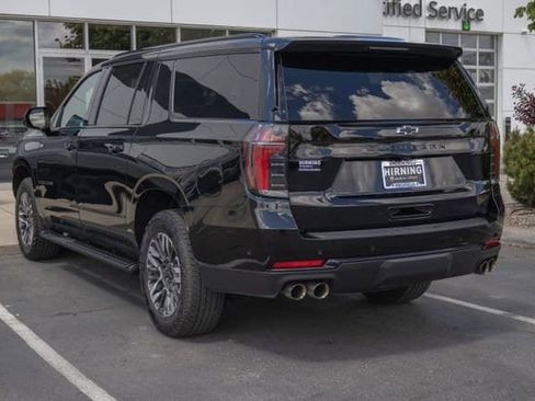 Used 2025 Chevrolet Suburban Z71 AWD/4WD image 2