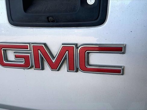 Used 2018 GMC Canyon 2WD Crew Cab w/ Convenience Package image 9