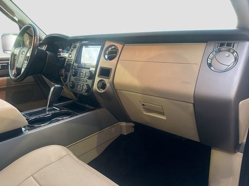 Used 2016 Ford Expedition Limited w/ Equipment Group 301A image 32