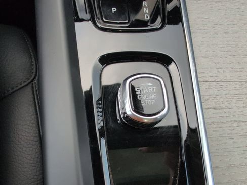 Used 2025 Volvo XC60 B5 Plus image 28