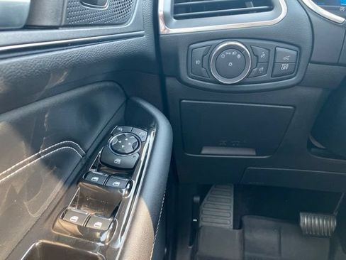 Used 2019 Ford Edge Titanium w/ Equipment Group 301A AWD/4WD image 17