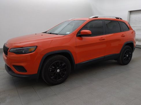 Used 2021 Jeep Cherokee Latitude FWD image 2