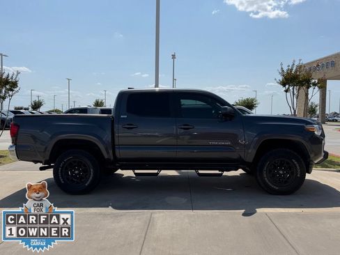 Used 2021 Toyota Tacoma SR5 AWD/4WD image 22