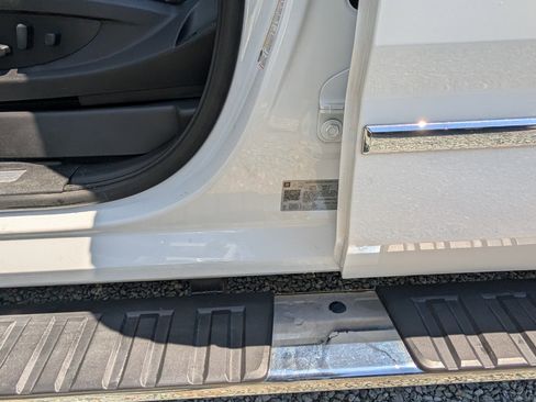 Used 2019 Chevrolet Tahoe LT w/ LT Signature Package AWD/4WD image 15