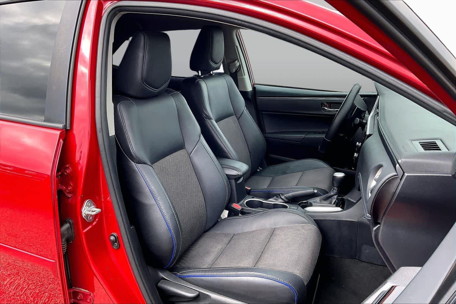 Used 2017 Toyota Corolla SE w/ Carpet Mat Package (TMS) FWD image 9