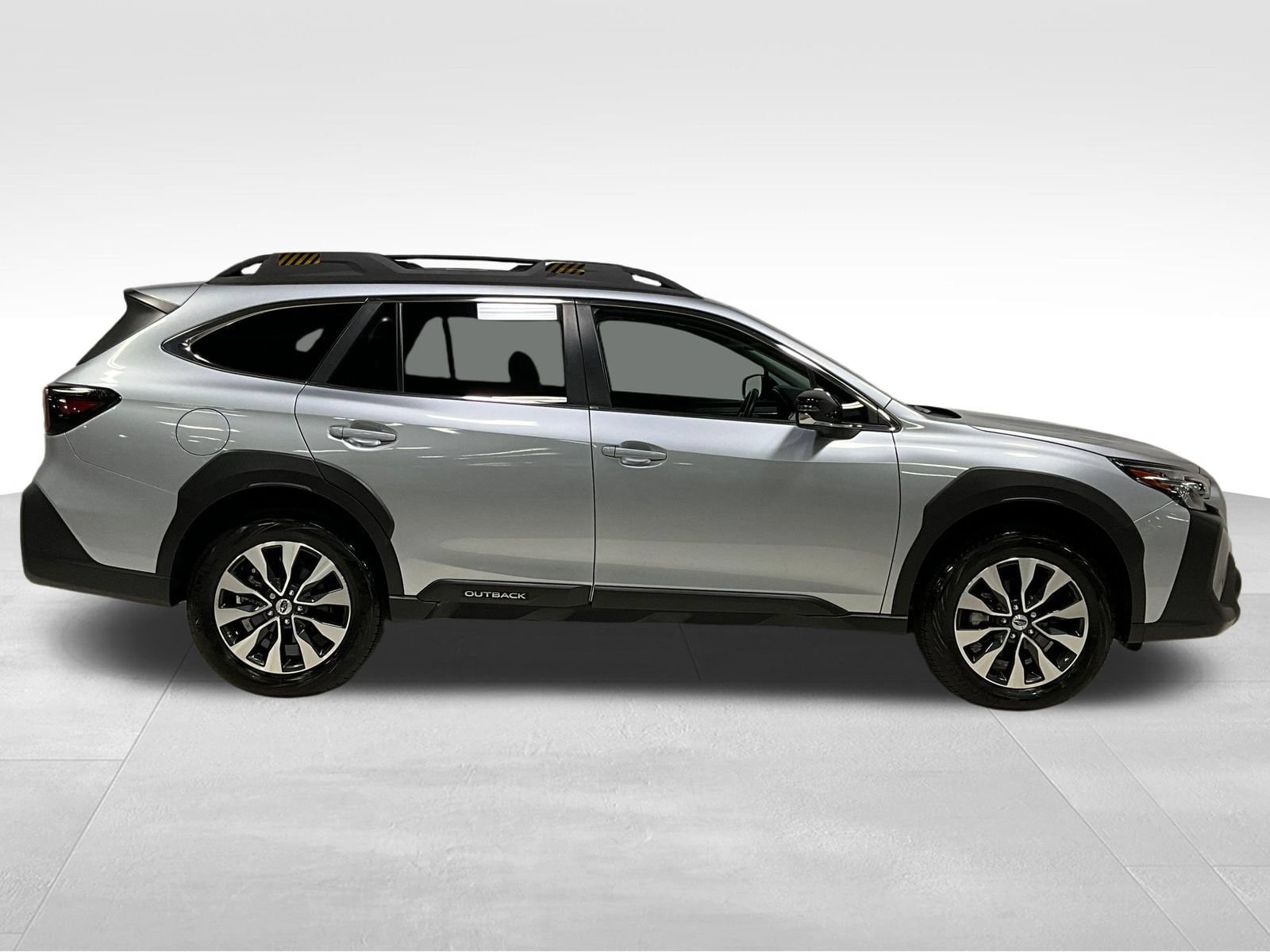 Used 2025 Subaru Outback Limited AWD/4WD image 3