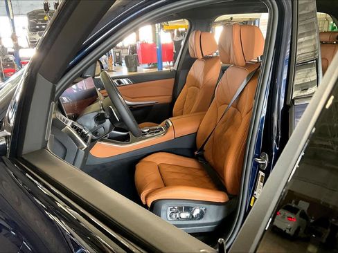 New 2026 BMW X5 xDrive50e image 9