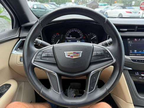 Used 2018 Cadillac XT5 FWD image 31
