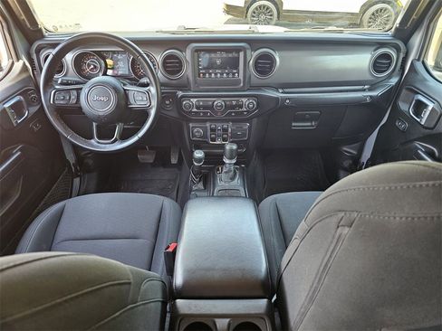 Used 2022 Jeep Gladiator Willys image 8