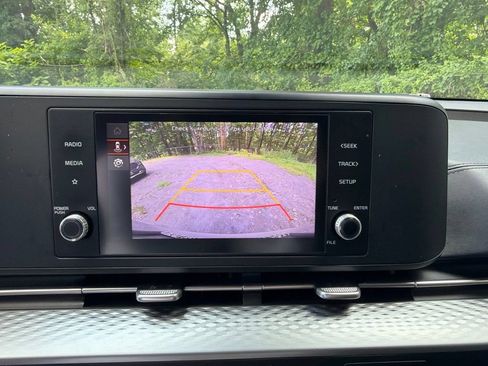 Used 2023 Kia Carnival LX FWD image 20