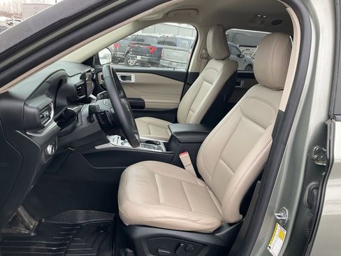 Used 2020 Ford Explorer XLT w/ Equipment Group 202A image 15