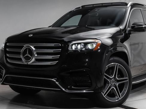 Used 2024 Mercedes-Benz GLS 450 4MATIC image 2