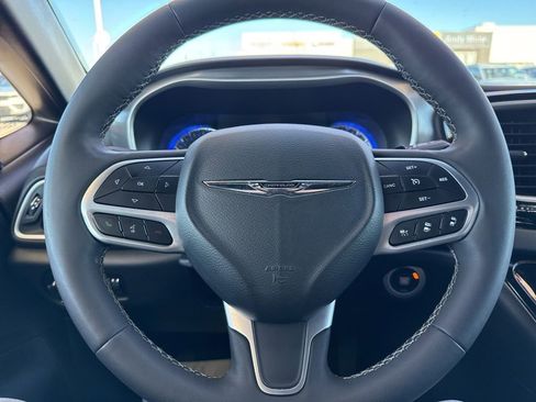 Used 2025 Chrysler Pacifica Select FWD image 14