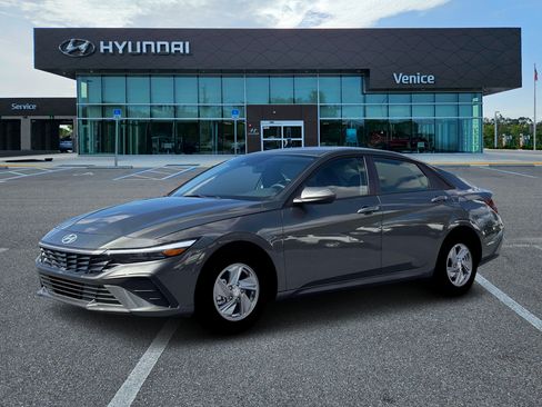 New 2026 Hyundai Elantra SE FWD image 2