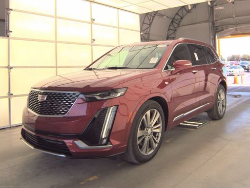 Used 2024 Cadillac XT6 Premium Luxury w/ LPO, Floor Liner Package FWD image 1