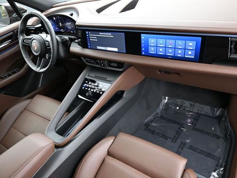 Used 2025 Porsche Macan 4 Electric image 30