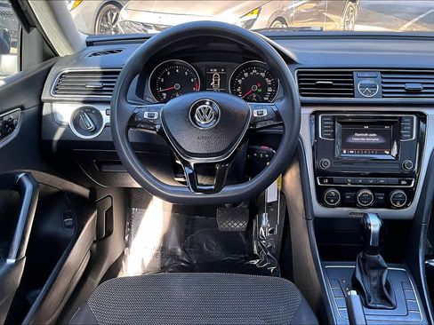 Used 2017 Volkswagen Passat 1.8T S image 6