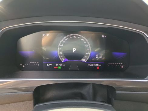 Certified 2023 Volkswagen Tiguan SE R-Line FWD image 31