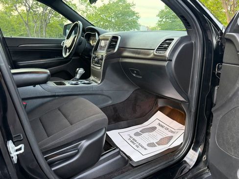 Used 2018 Jeep Grand Cherokee Laredo RWD image 13