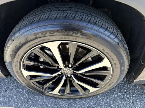 Used 2022 Toyota Highlander XSE image 12