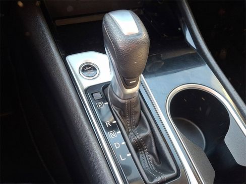 Used 2024 Nissan Altima 2.5 SV image 14