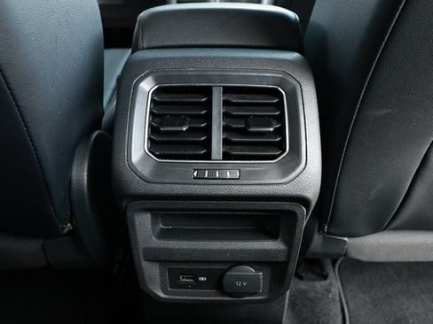 Used 2018 Volkswagen Tiguan SEL FWD image 28