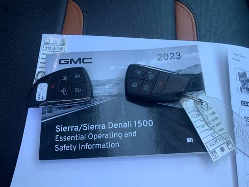 Used 2023 GMC Sierra 1500 AT4 w/ Technology Package image 9