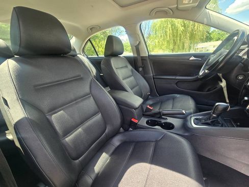 Used 2011 Volkswagen Jetta SE FWD image 27
