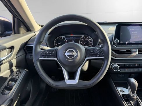 Used 2024 Nissan Altima 2.5 SV FWD image 12