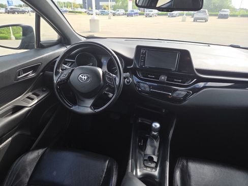 Used 2018 Toyota C-HR XLE FWD image 21