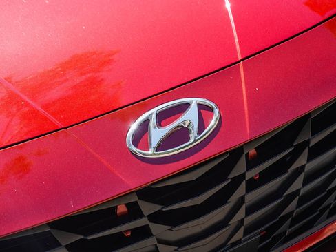 Used 2022 Hyundai Elantra SEL w/ Convenience Package FWD image 11