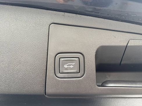 Certified 2024 Cadillac XT5 Premium Luxury w/ LPO, Floor Liner Package AWD/4WD image 17