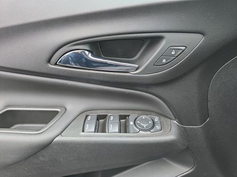 Used 2023 Chevrolet Equinox LT image 31