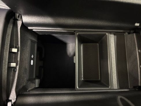 Used 2025 Mercedes-Benz GLE 450e 4MATIC image 26