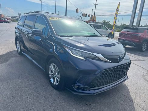 Used 2022 Toyota Sienna XSE w/ XSE Plus Package image 33
