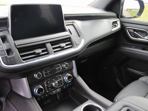 Used 2021 GMC Yukon SLT w/ SLT Premium Package image 15