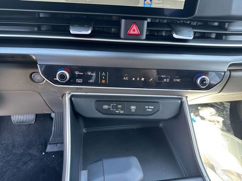 New 2026 Kia Carnival FWD image 8