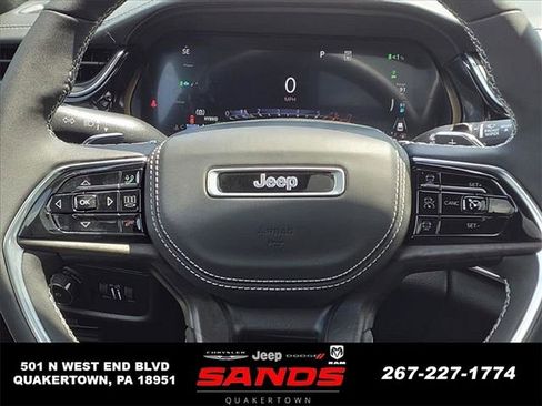 New 2023 Jeep Grand Cherokee Overland w/ Luxury Tech Group IV AWD/4WD image 16