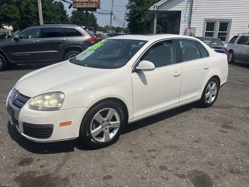 Used 2009 Volkswagen Jetta SEL FWD image 3