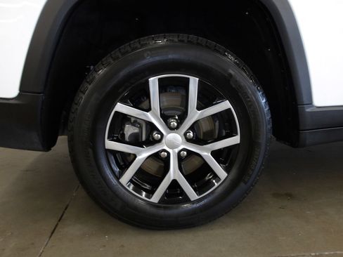 Used 2023 Jeep Grand Cherokee L Limited AWD/4WD image 21