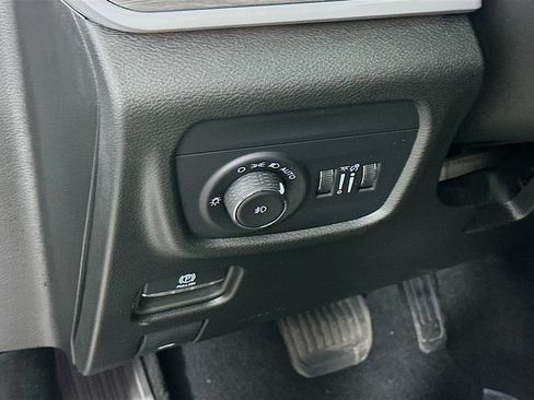 Certified 2024 Jeep Grand Cherokee Limited w/ Black Appearance Package AWD/4WD image 18
