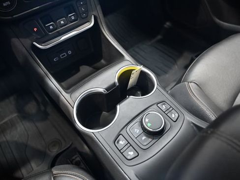 Used 2020 GMC Terrain SLT w/ Elevation Edition FWD image 18