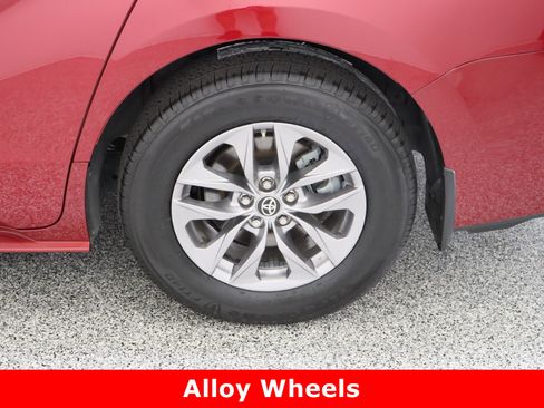 Certified 2025 Toyota Sienna LE image 10