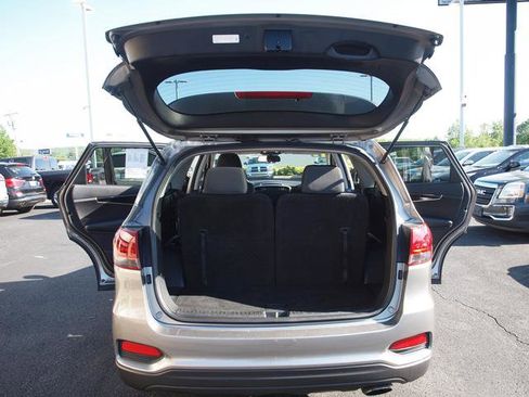 Used 2019 Kia Sorento FWD image 5