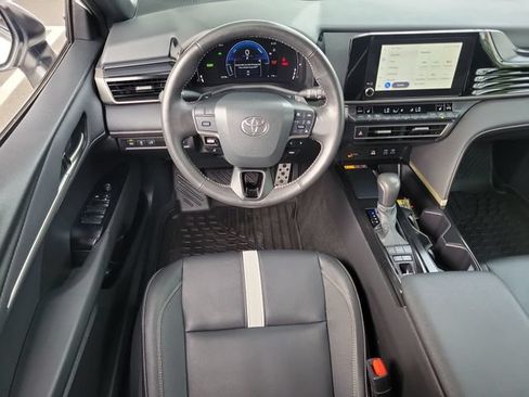 Used 2025 Toyota Camry SE FWD image 7